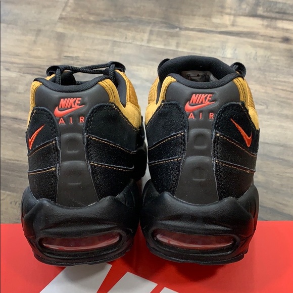 NIKE AIR MAX 95 ESSENTIAL men’s running shoes - Picture 5 of 16